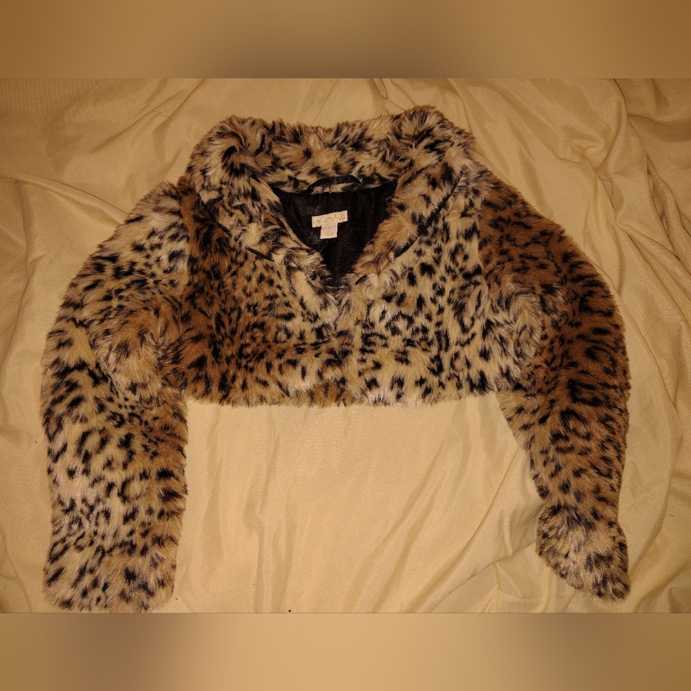 Place Leopard Print Faux Fur Shrug